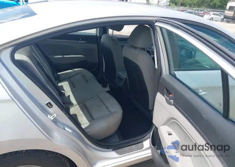 2017 Hyundai Elantra Se z USA, uszkodzony, nr VIN KMHD84LF9HU201249